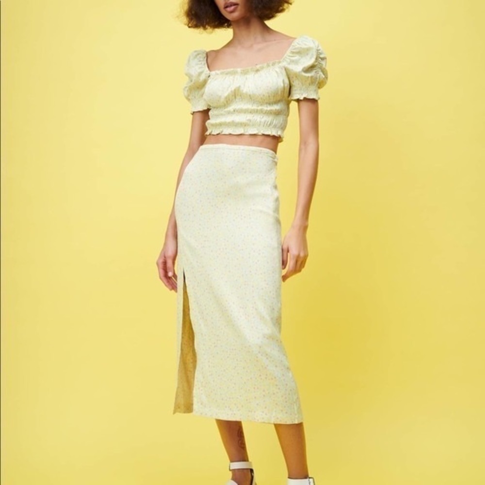 Zara yellow floral print rushed crop top with puff sleeves
